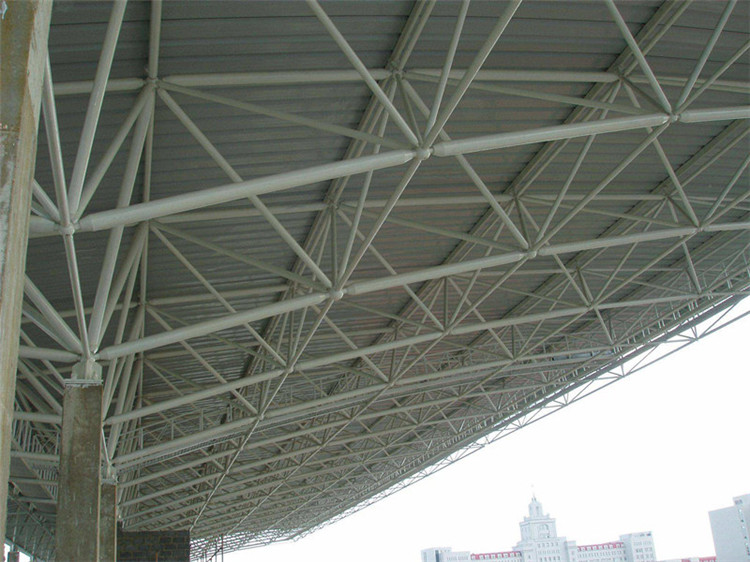 學(xué)院體育場(chǎng)網(wǎng)架加工工程